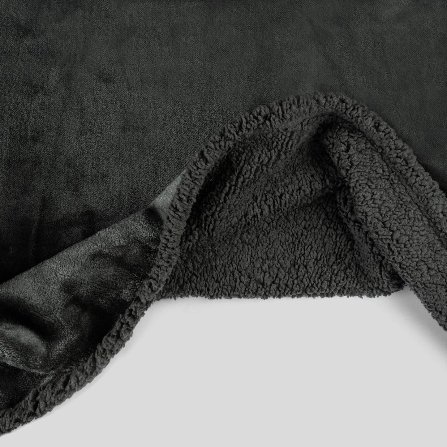 AquaLuxe™ - Waterproof Sherpa Blanket