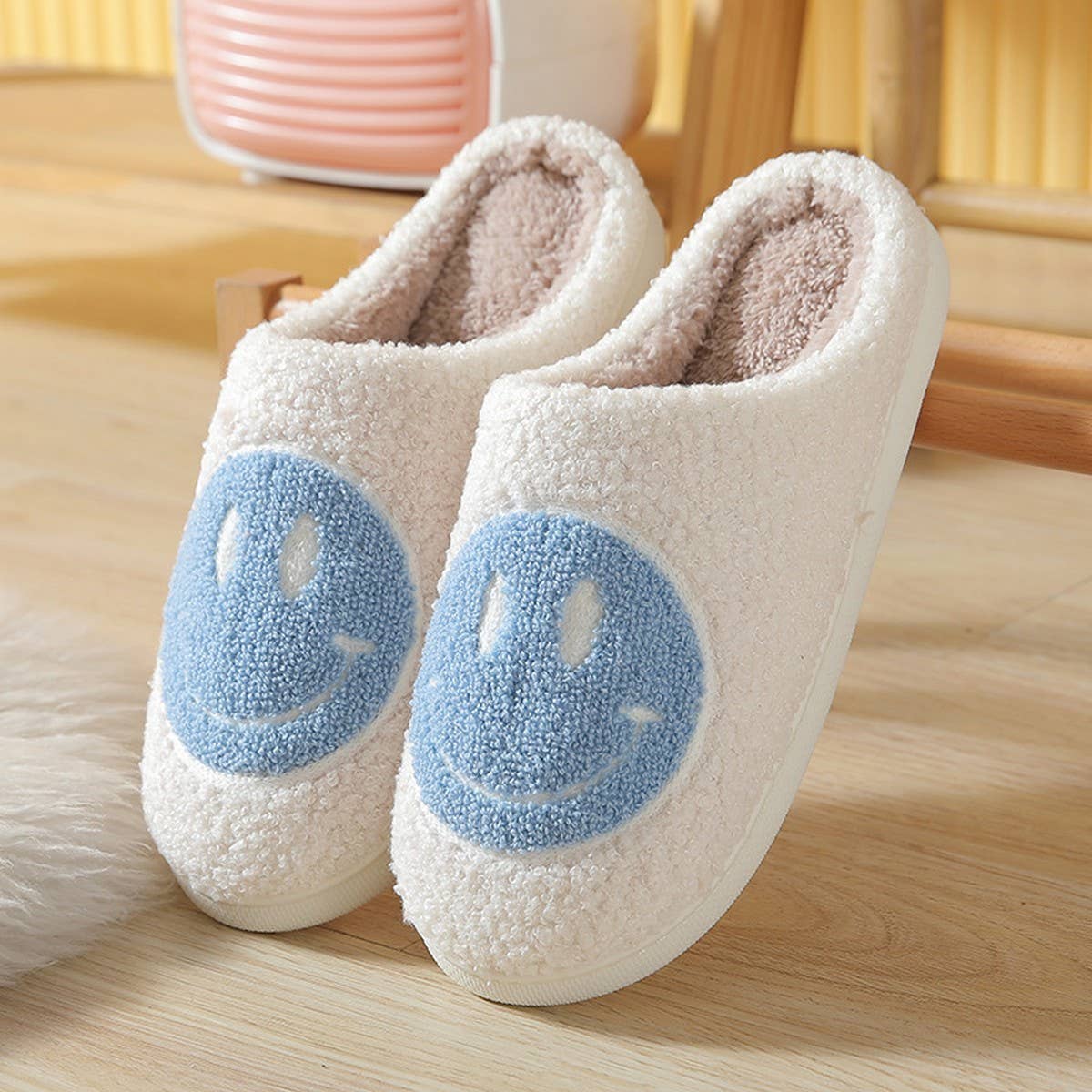 HappyStep™ - Plush Smile Slippers