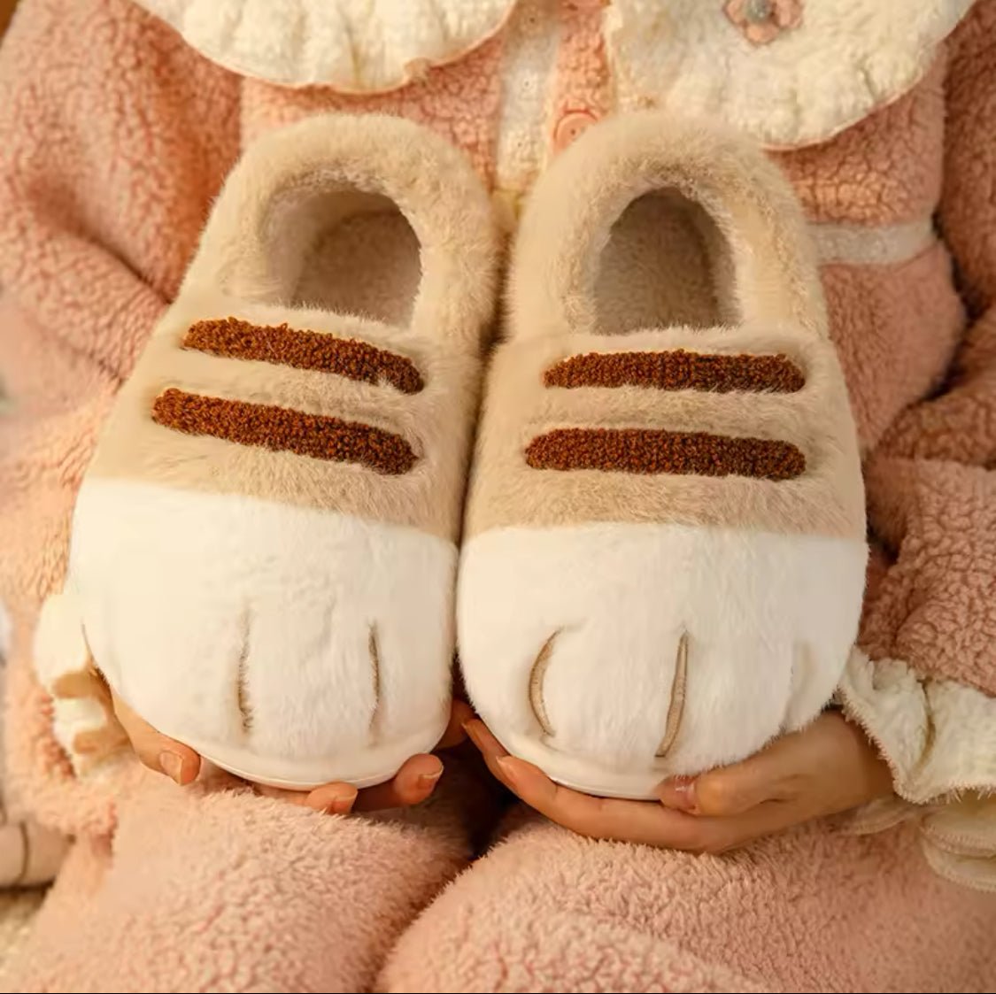 PawLuxe™ - Plush Slippers